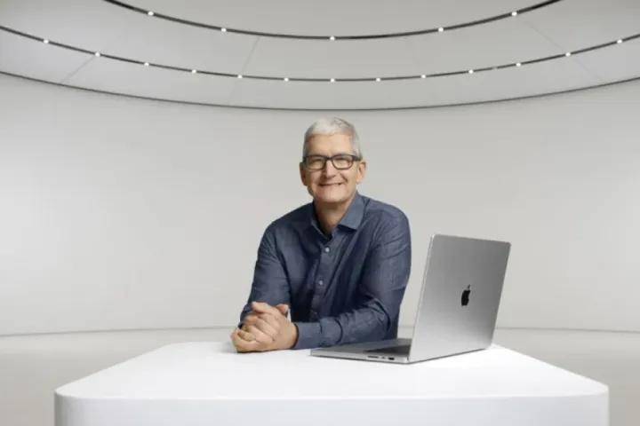 苹果8真人版广告多吗:关于iPhone的两个爆料 灵动岛或强制下线 乔布斯收入减半还有3亿-第3张图片-太平洋在线下载