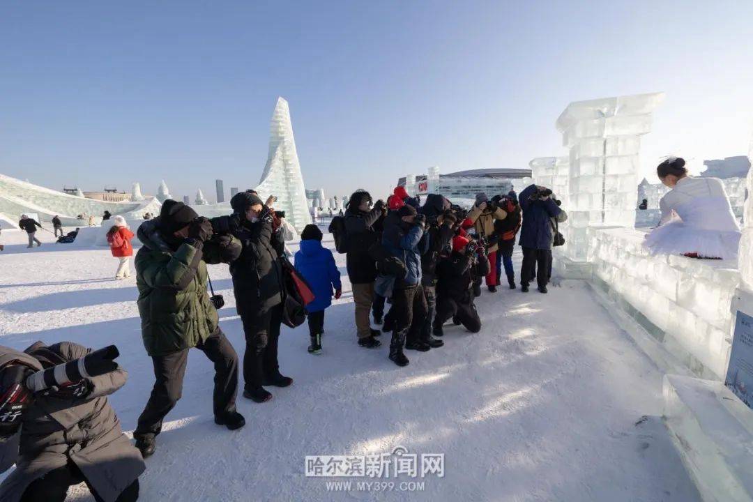 天气相机拍照参数苹果版:冰与舞的结合｜哈尔滨冰雪大世界上演冰雪奇缘-第9张图片-太平洋在线下载