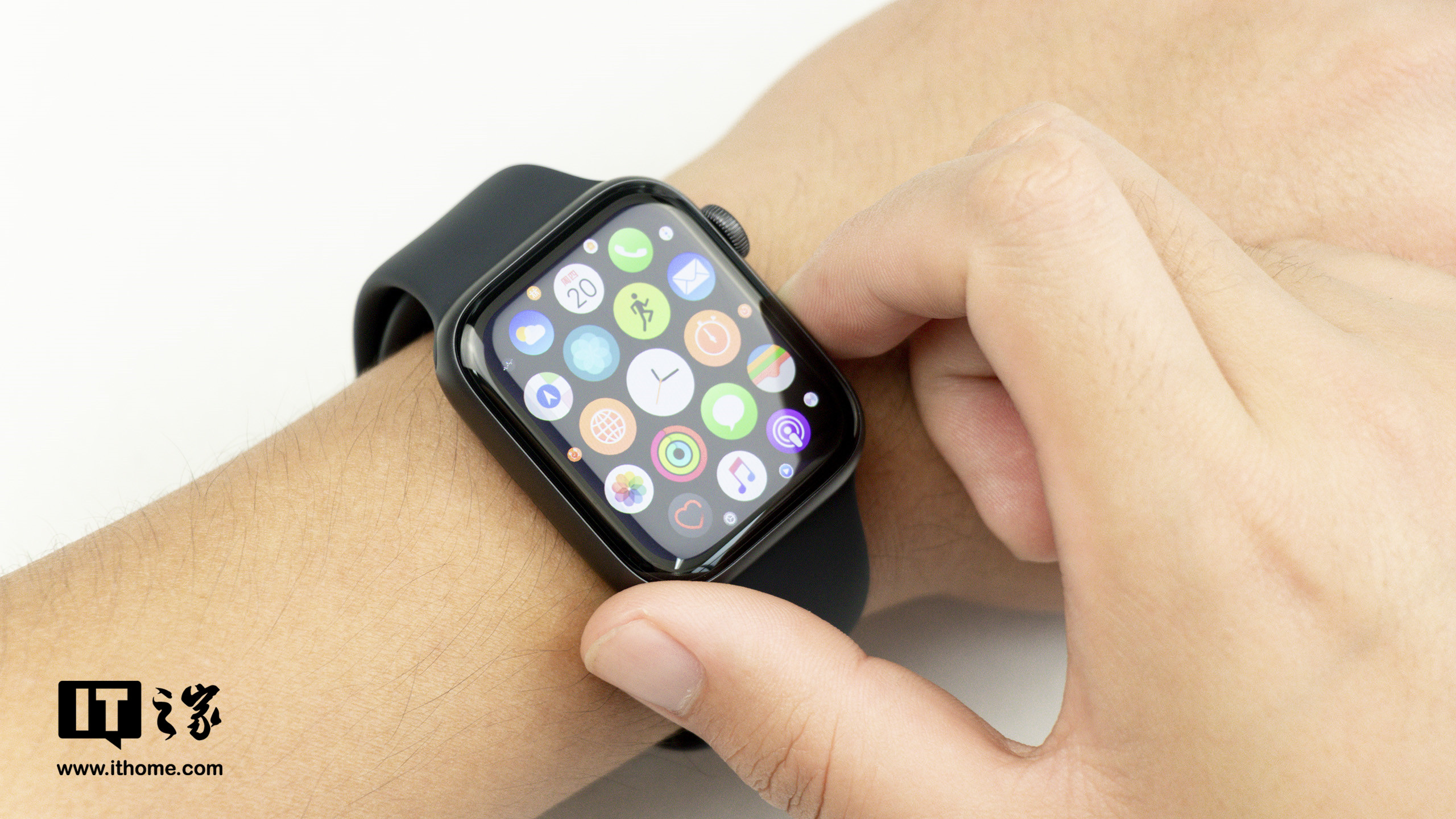 苹果手表四代耐克版开箱AppleWatchNike+Series3-第2张图片-太平洋在线下载